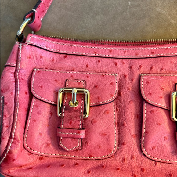 Dooney & Bourke pink ostrich embossed barrel packet bag. - Picture 2 of 11